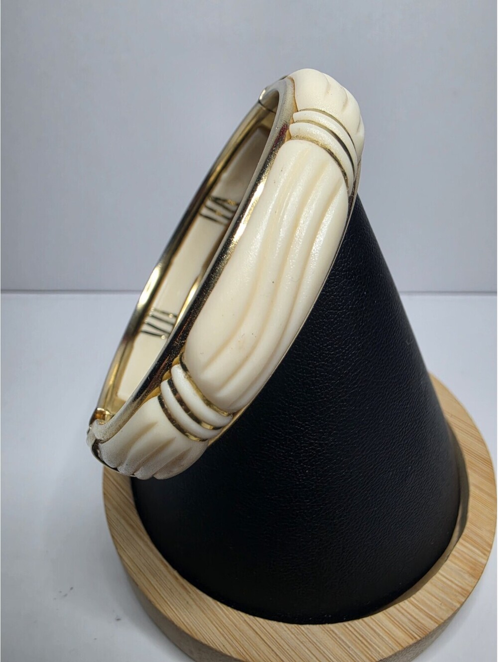 Vintage Gold Tone Cream White Hinged Clamper Bangle Bracelet